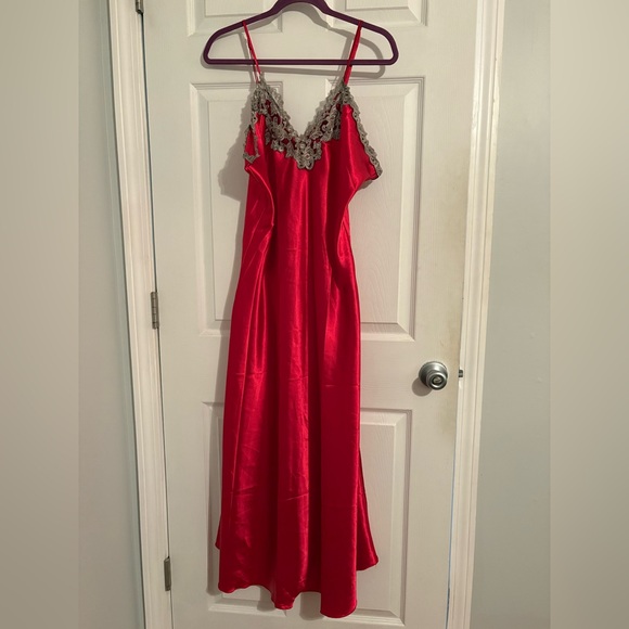 Red Floor Length Slip and Robe XL - Picture 2 of 9
